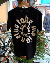 Afbeelding in Gallery-weergave laden, T-shirt - Take me for a ride, spin that wheel
